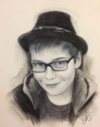 portrait fusain enfant avec chapeau