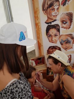Animation atelier maquillage avec une maquilleuse professionnelle dans le Gers Auch, travaille dans le grand sud ouest toulouse…