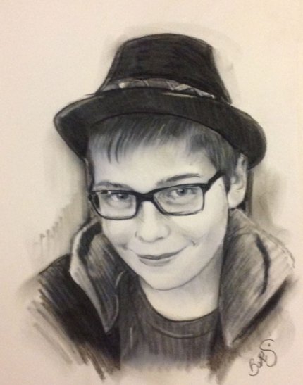 portrait fusain enfant avec chapeau
