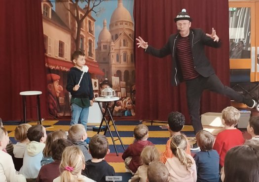 Spectacle sur le recyclage avec magie gers