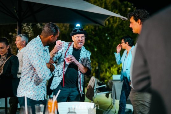 magicien en soirée d entreprise à toulouse en close-up