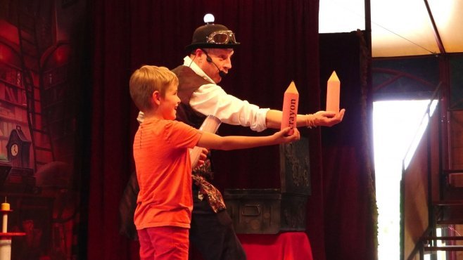 Spectacle de magicien dessinateur sur toulouse 