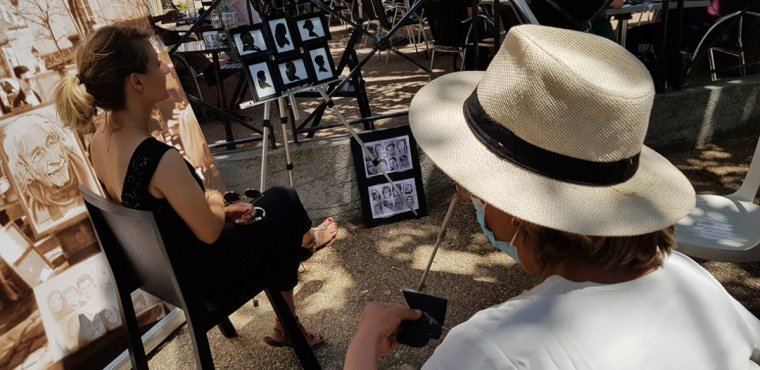animation en déambulation avec une Silhouettiste sur agen